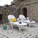 펜션 Eco Holidays Cave House Justine *