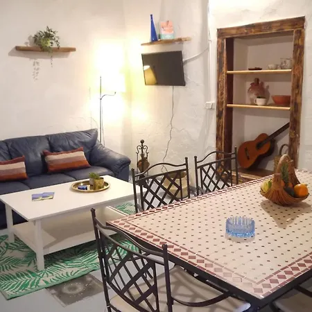 Eco Holidays Cave House Justine 펜션 *
