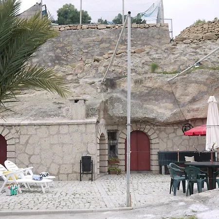 Eco Holidays Cave House Justine 펜션 *