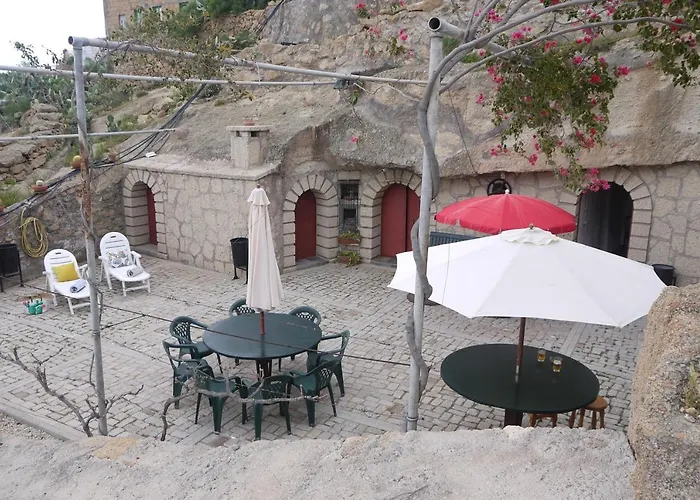 Дом отдыха Eco Holidays Cave House Justine *