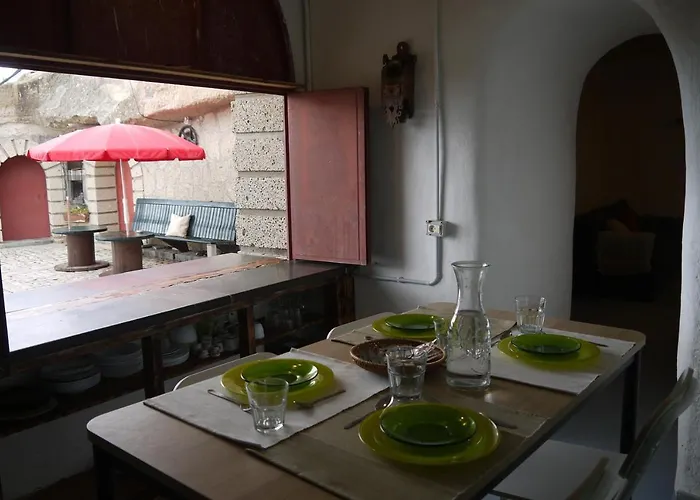 Дом отдыха Eco Holidays Cave House Justine